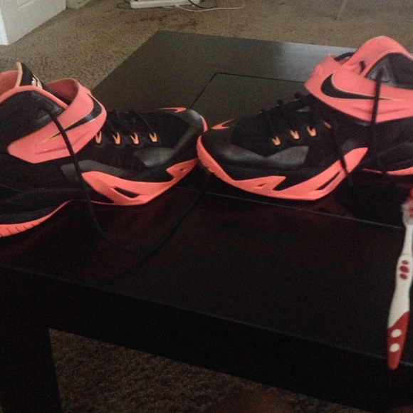 Shoes - Picture 3 of 4