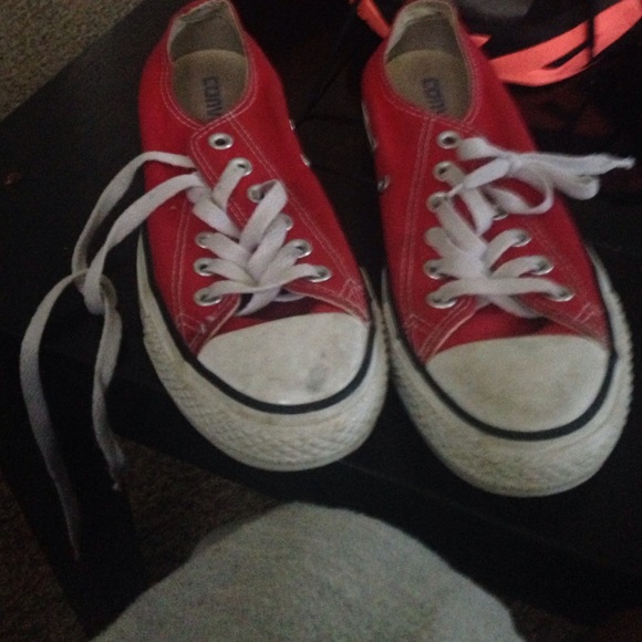 Red converses - Picture 1 of 1
