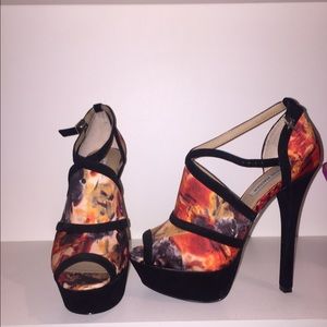 Steve Madden Flower Pattern Pumps