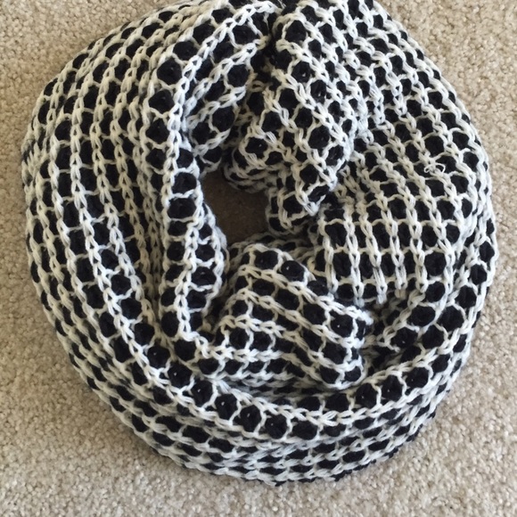 Aldo Infiniti Scarf - Picture 2 of 3