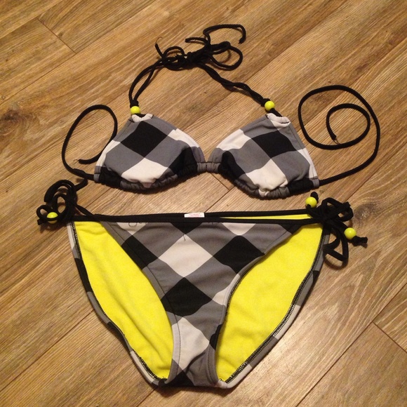 Black and yellow bikini - Picture 1 of 3