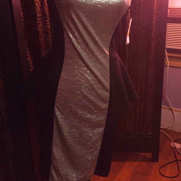 🌺NWT MATERIAL GIRL PEPLUM STYLE DRESS SZ MED🌺 - Picture 4 of 4