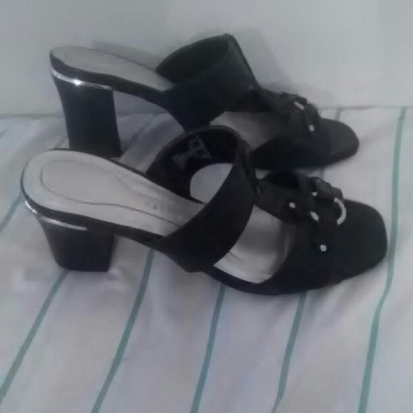 Small heel sandal