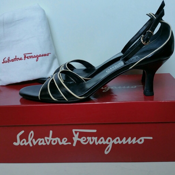 NEW Salvatore Ferragamo Black Sandals, Size 7.5 2A