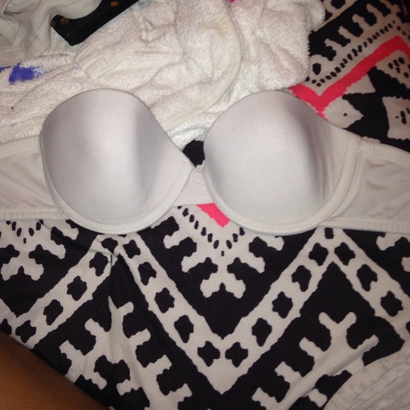 white strapless bra - Picture 1 of 1