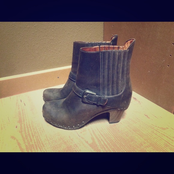 dansko booties