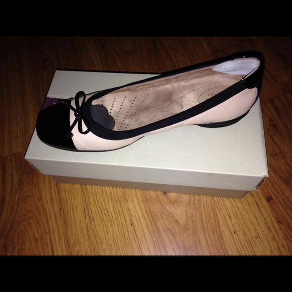 Clarks flats. Dark brown&tan. Excellent cond.