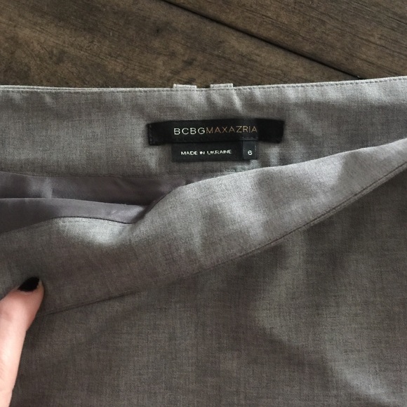 BCBG fitted blazer and matching skirt also avail - Picture 4 of 4