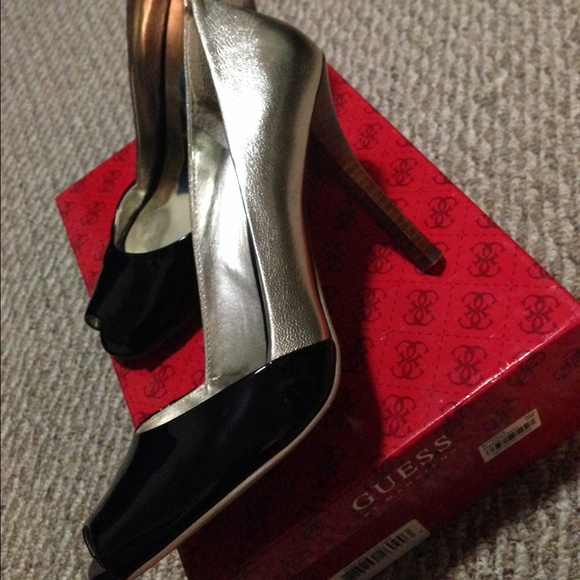 Guess Gold Multi leather Peep Toe size 8 - Picture 2 of 4
