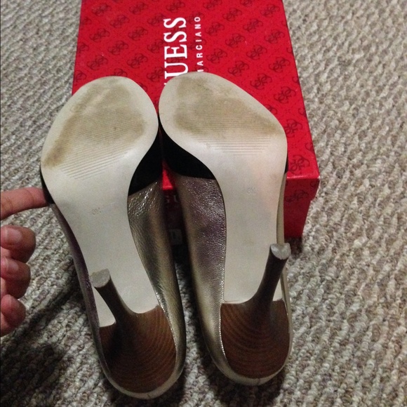 Guess Gold Multi leather Peep Toe size 8 - Picture 3 of 4