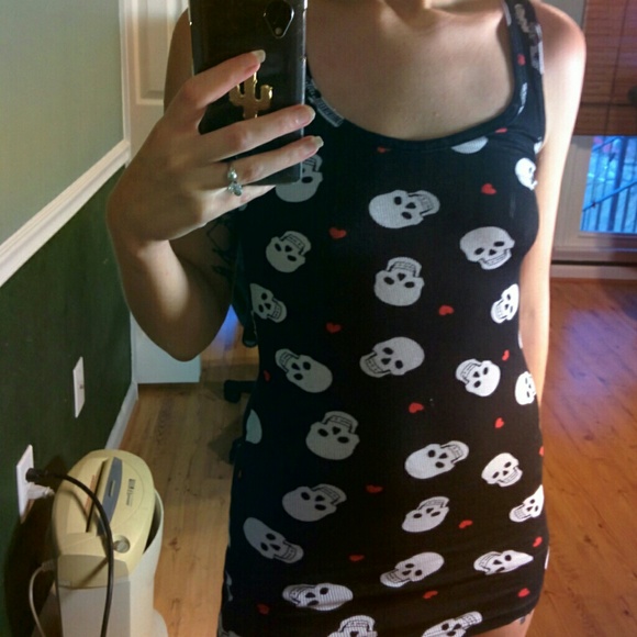 Skull and heart tank