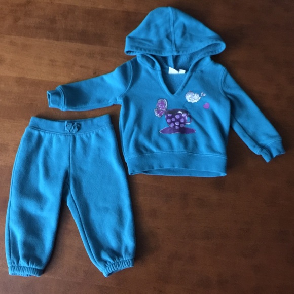SOLD- Children's Place 2 piece outfit!