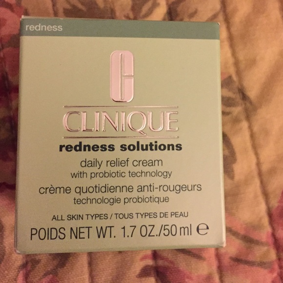 Clinique Redness Solutions Daily Relief Cream