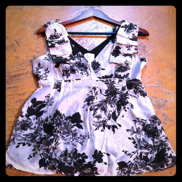 {{Anthropologie}} Black floral top