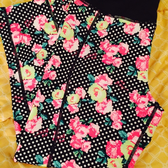 Betsey Johnson workout capris