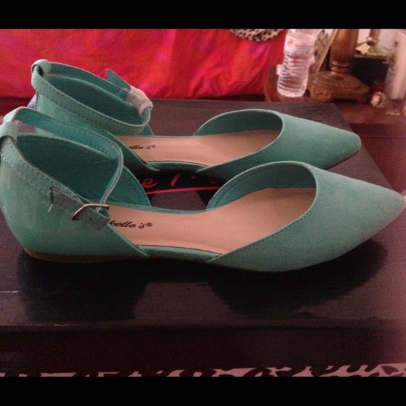 SOLD!! Brand new super cute flats!