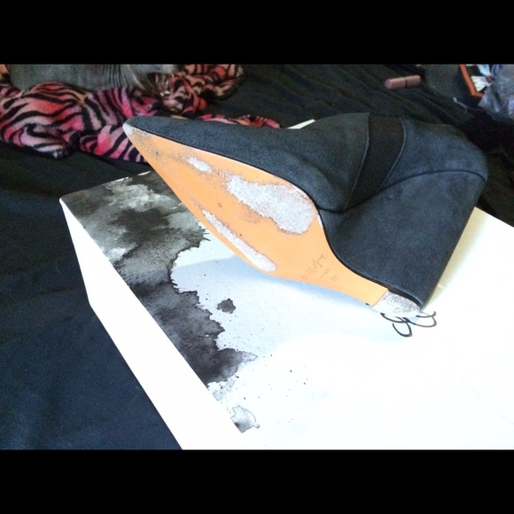 Elizabeth and James black pointy wedge - Picture 2 of 3