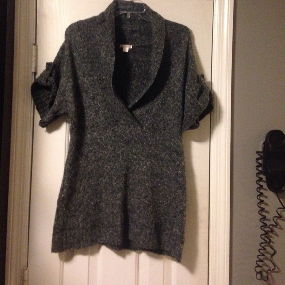 Short sleeve sweater