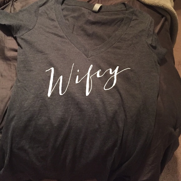 Wifey v neck tshirt