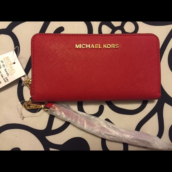 AUTHENTIC MICHAEL KORS JET SET TRAVEL WALLET