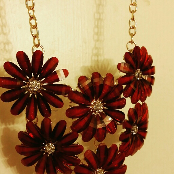 Red Flower Bib Necklace - Picture 2 of 3