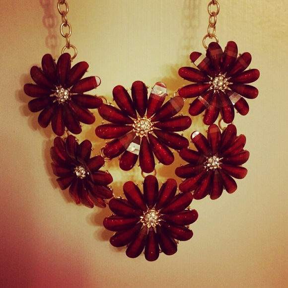 Red Flower Bib Necklace - Picture 3 of 3