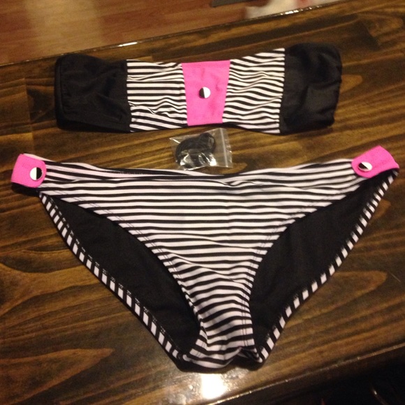 Striped bikini - Picture 1 of 1