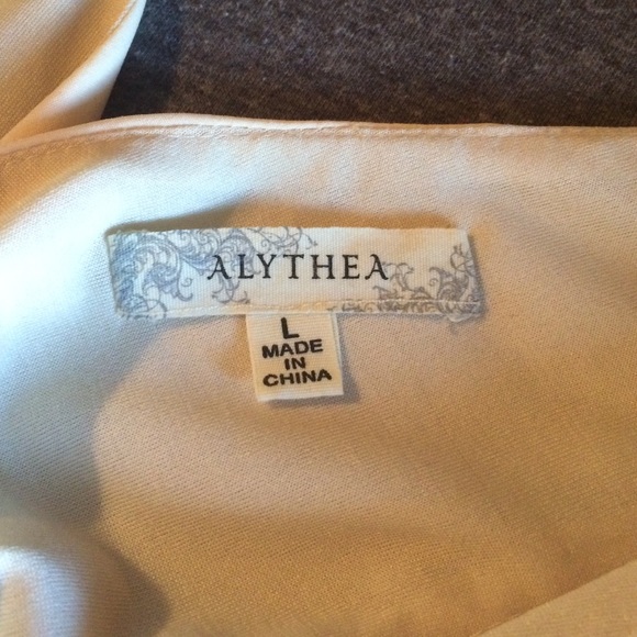 Cream colored short dress - Picture 4 of 4