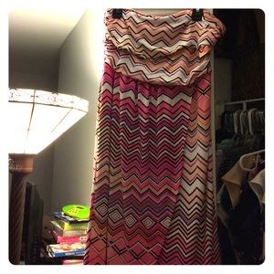 Jennifer Lopez pink geometric strapless dress.