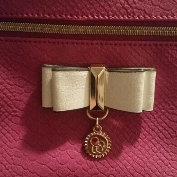 A large magenta Jessica Simpson Make Up case! - Picture 2 of 4