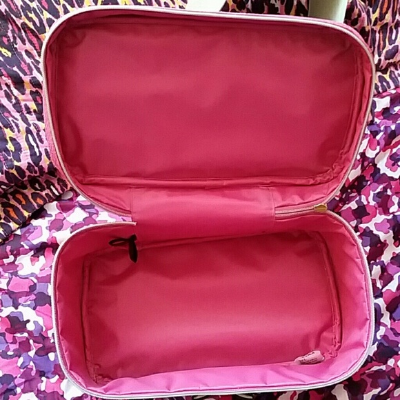 A large magenta Jessica Simpson Make Up case! - Picture 4 of 4