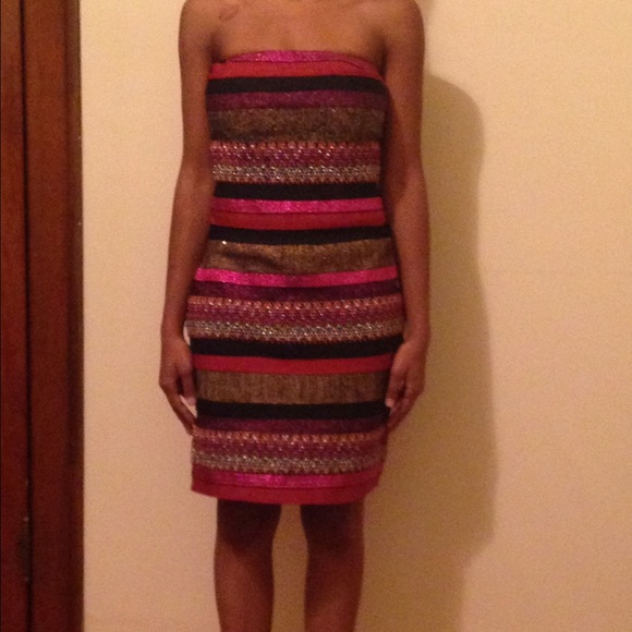 Bold colors/design strapless dress