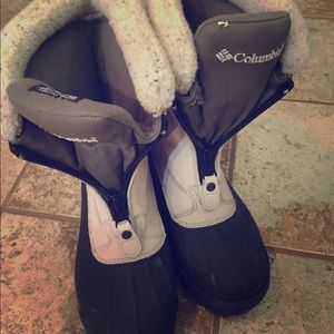 Columbia size 9.5 snow/ski boots.