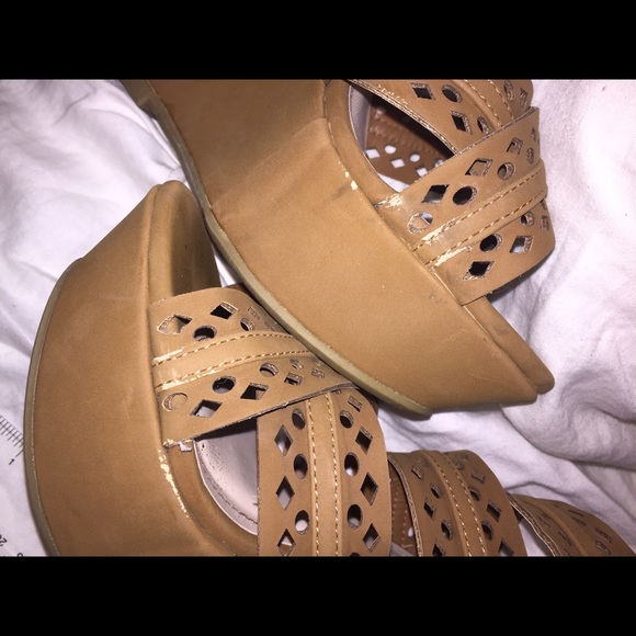 Cute Luggage color Wedges!!! - Picture 3 of 3