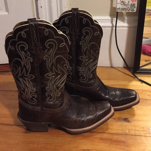 BRAND NEW ARIAT COWBOY BOOTS