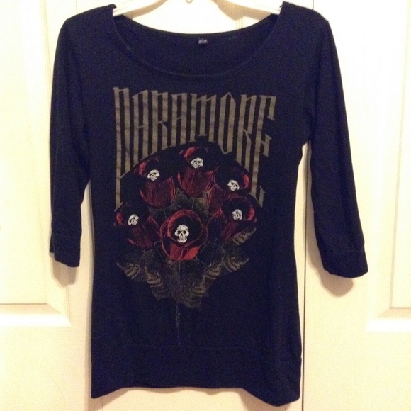Black Quarter-Sleeved Paramore top