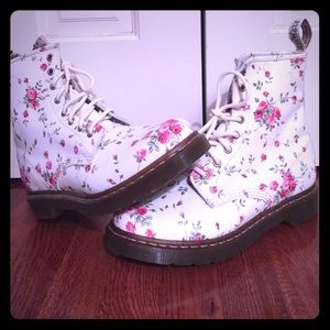 NEVER WORN Dr.Marten boots!