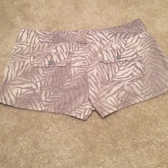 🚫🚫 sold Express grey zebra print shorts size 12 - Picture 2 of 4