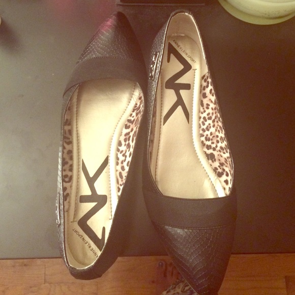 Flat shoes - Picture 1 of 4