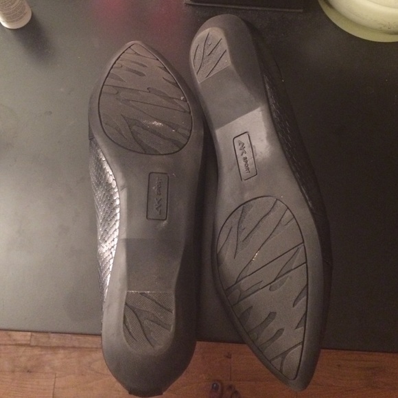 Flat shoes - Picture 2 of 4