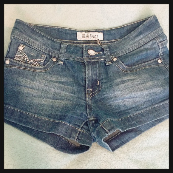 Lightwashed Blue Jean Shorts 💜 - Picture 1 of 3
