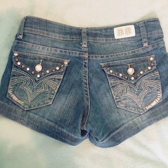 Lightwashed Blue Jean Shorts 💜 - Picture 2 of 3