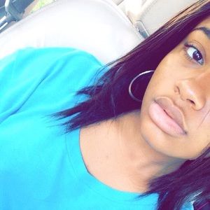 Meet your Posher, Olivia