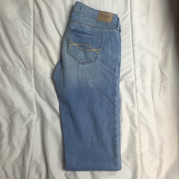 Brand new Abercrombie light wash skinny jean - Picture 1 of 1