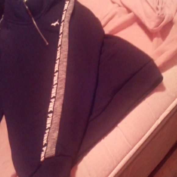 Sweatshirt - Picture 2 of 4