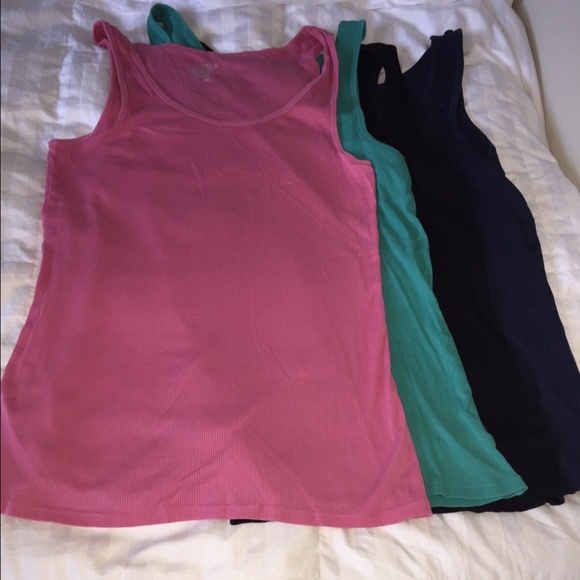 4 tanktops/undershirts