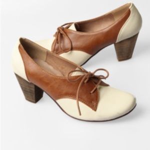Chelsea crew camel Oxford heels