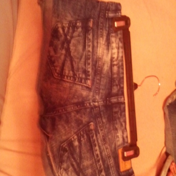 Shorts - Picture 2 of 3