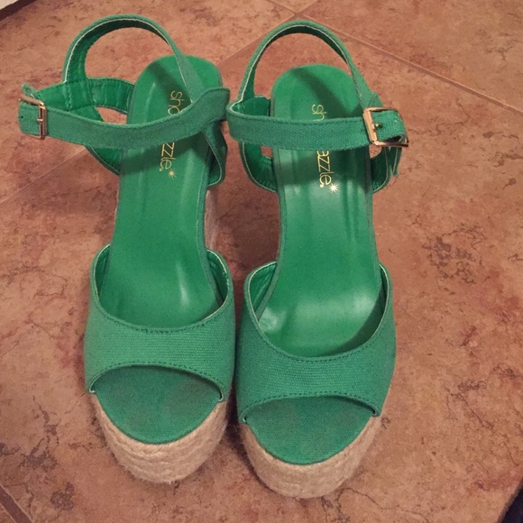 Shoedazzle green wedges