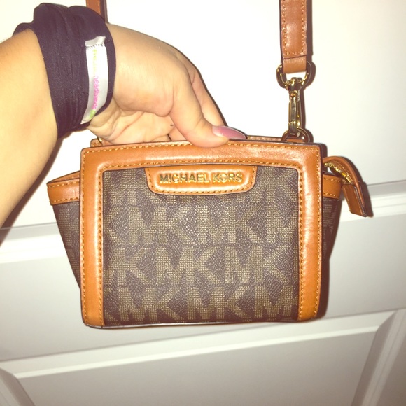 Cross body MK